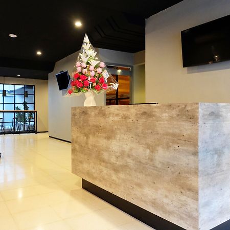 Livinn Hostel City Center Surabaya Dış mekan fotoğraf